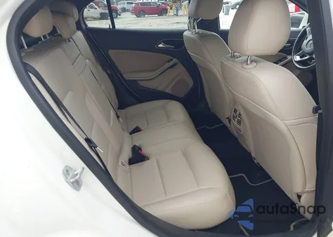 2018 Mercedes-Benz Gla 250 z USA, uszkodzony, nr VIN WDCTG4EB5JJ459623